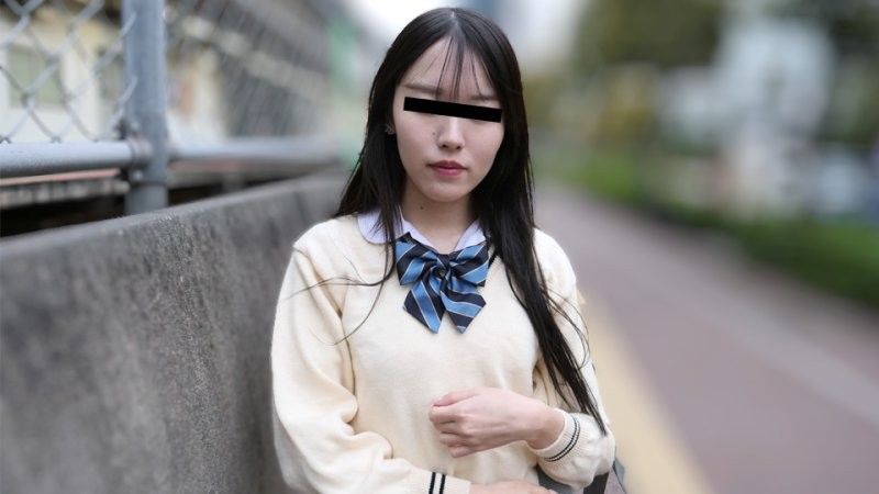 10musume_081425_01 在火車上對穿制服的女孩惡作劇 山下萌香