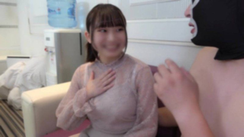 FC2-PPV-4569259 童顏可愛18歲G奶咖啡店店員 軟嫩白皙身軀緊穴中出