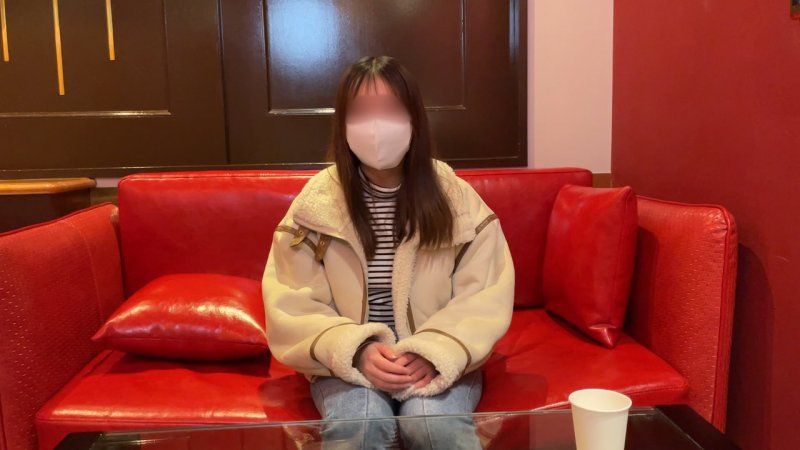 FC2-PPV-4616235 經驗不多的大學生20歳。對她不常被抽插的陰道插入肉棒後，由於疼痛過度而扭曲的臉蛋、持續抽插對待她當成炮友