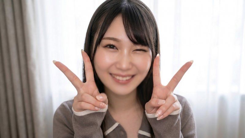 FC2-PPV-4870708 【附特典】【现役偶像】【全脸露出】慾望不满的清纯美女21岁让纤细苗条的身体弹跳，发出不像是偶像的喘息声，潮吹连发！！一边被手淫一边自我介绍→从巨根吞嚥口交到正常位，用第一次的巨根高潮